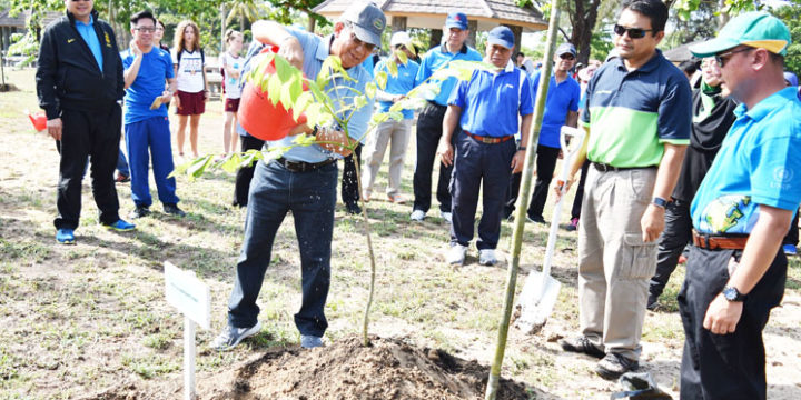 150 pokok ditanam di kawasan riadah