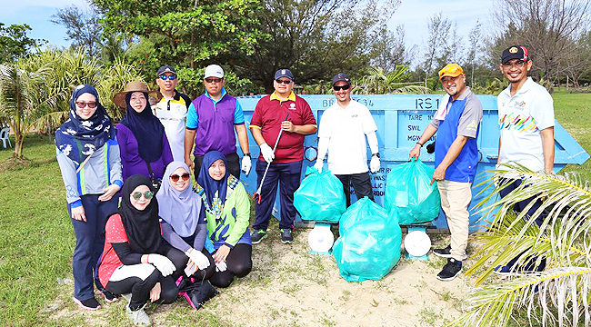 Over 800 join forces to clean up beaches