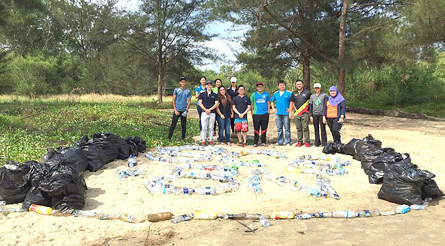 Standard Chartered Bank teams up with Green Brunei to clean Tungku Beach