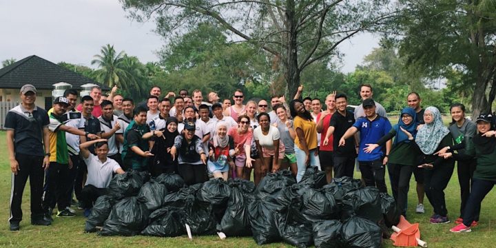 BEACH CLEAN-UP ACTIVITY BETWEEN ROYAL BRUNEI NAVY AND UNITED STATES 7TH FLEET P-8A MARITIME PATROL AND RECONAISSANCE AIRCRAFT CREW