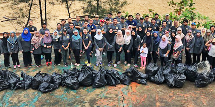 AMBD, Green Brunei join forces to clean up Berakas Beach