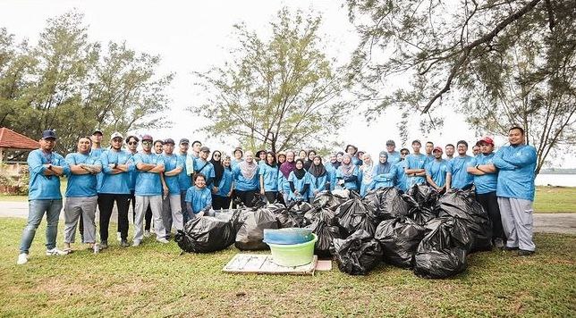 Hengyi Industries Sdn Bhd Beach Cleanup at Serasa Beach, a Resounding Success with 55 Participants