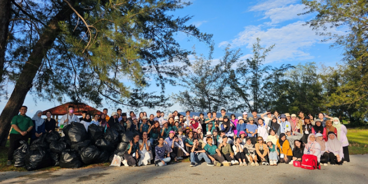 Uniting for a Greener Future: Green Brunei and UBD Tackle Beach Cleanup Together